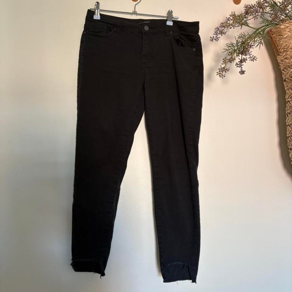 Black Stretch  Hi-Rise Skinny Jeans – Size 27/5  Raw Hem